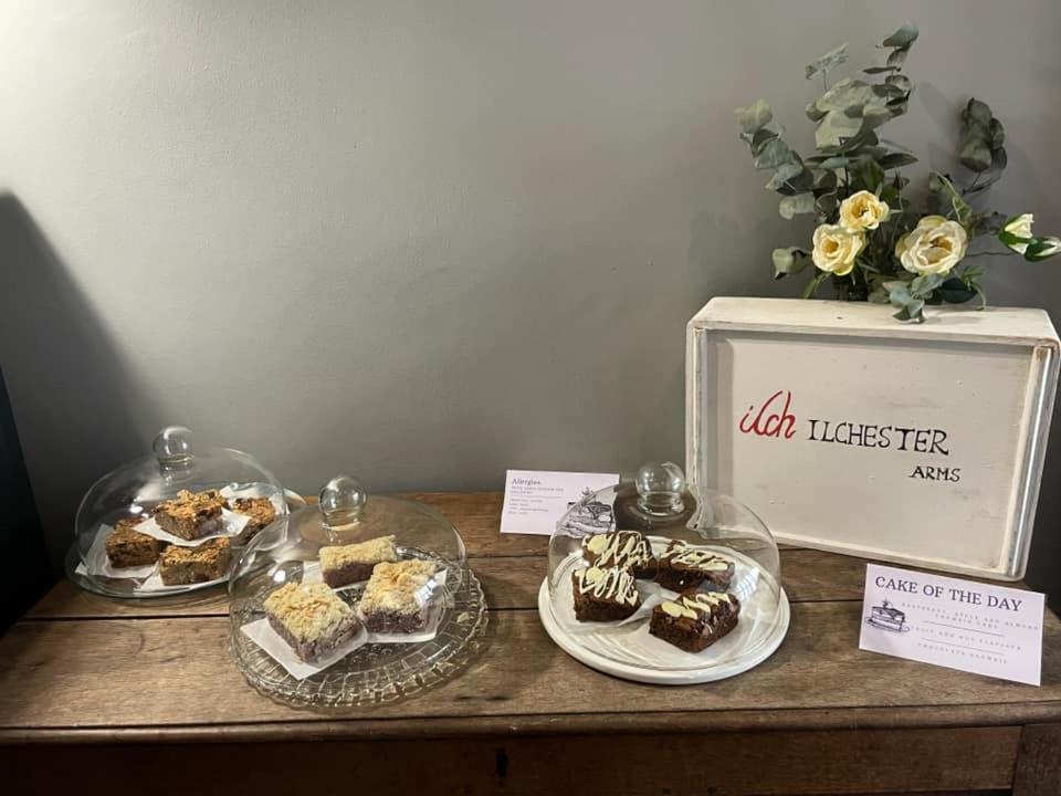 The Ilchester Arms Hotel, Ilchester Somerset Bagian luar foto